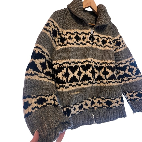 Vintage wool Cowichan sweater - Picture 3 of 11